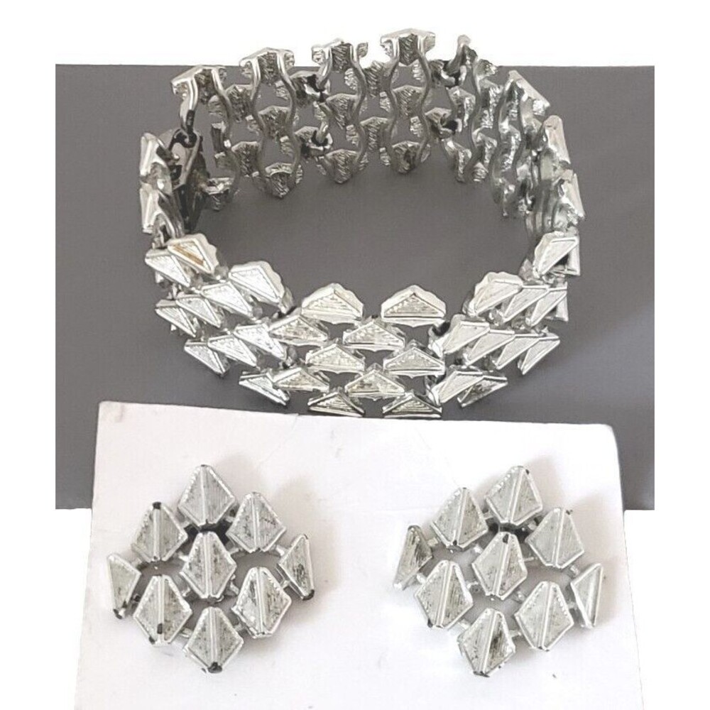 Coro Silver Triangular Bracelet and Earring Set
B1